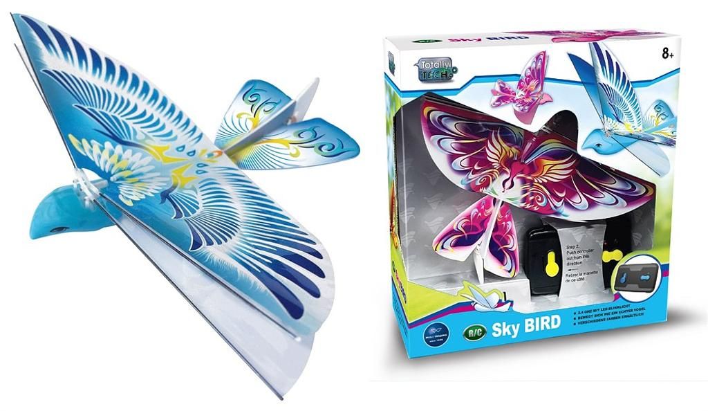 Uccello del cielo totalmente tecnologico